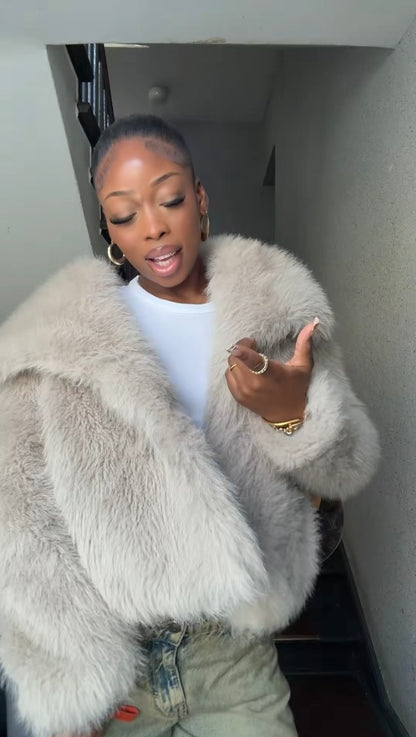 GLAMOUR | Leonora Paris
